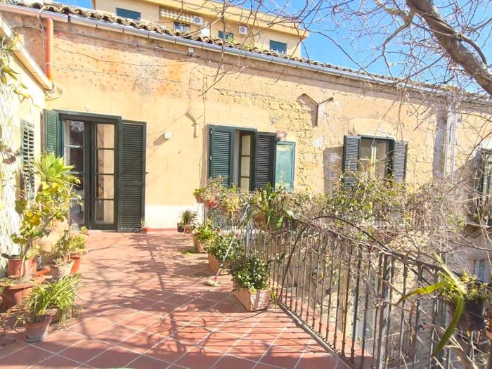 Appartamento con 6 locali in vendita in Via Venezia, Canicattì