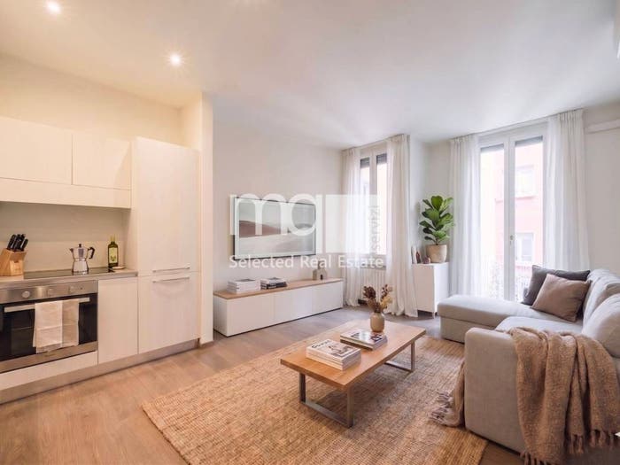 Appartamento con 6 locali in vendita in Via Giulio Uberti, Indipendenza, Milano