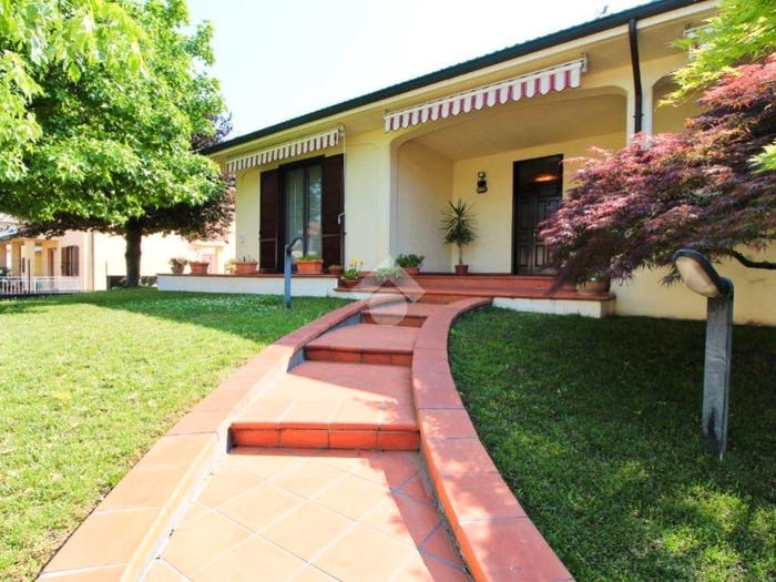 Casa con 6 locali in vendita in Via Libertà, Centro, Sommo