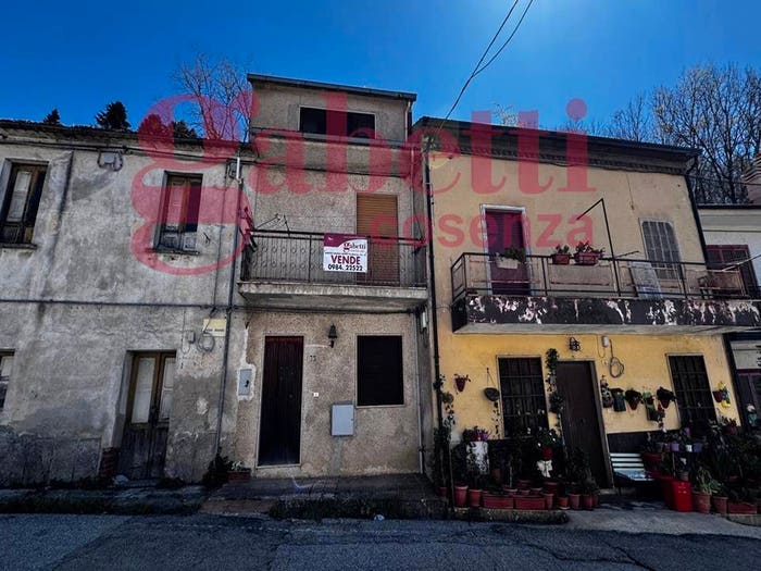 Appartamento con 5 locali in vendita in Mangone CS via Berardi, Centro, Mangone
