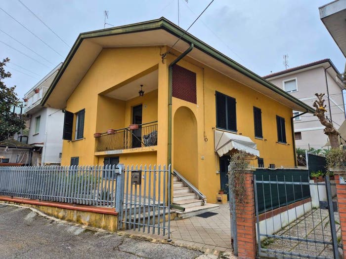 Casa quadrilocale in vendita in Colle dei Pini, Riccione