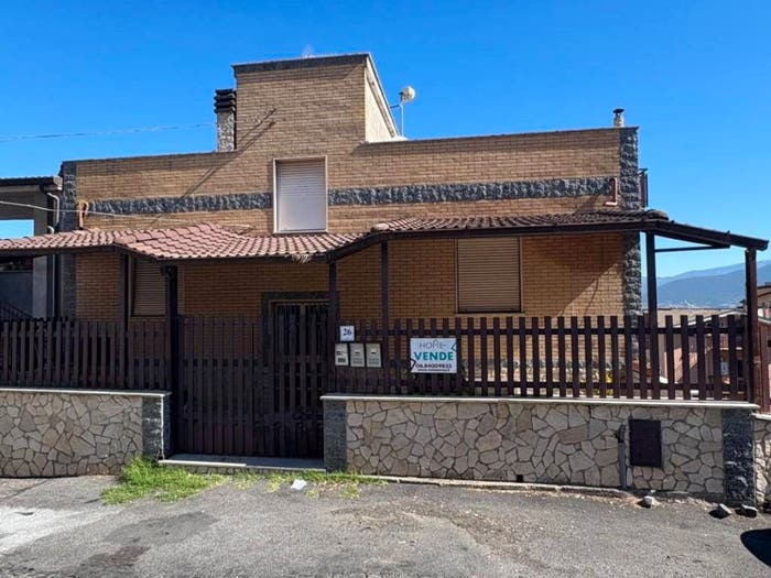 Appartamento quadrilocale in vendita in Via Europa, Centro, Sant'Angelo Romano
