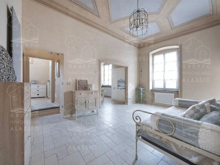 Appartamento trilocale in vendita in Via Gian Maria Oddo Albenga SV Italia, Centro, Albenga