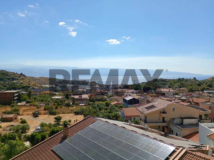 Appartamento con 6 locali in vendita in Via Giuseppe Fava, Santa Lucia San Filippo, Messina