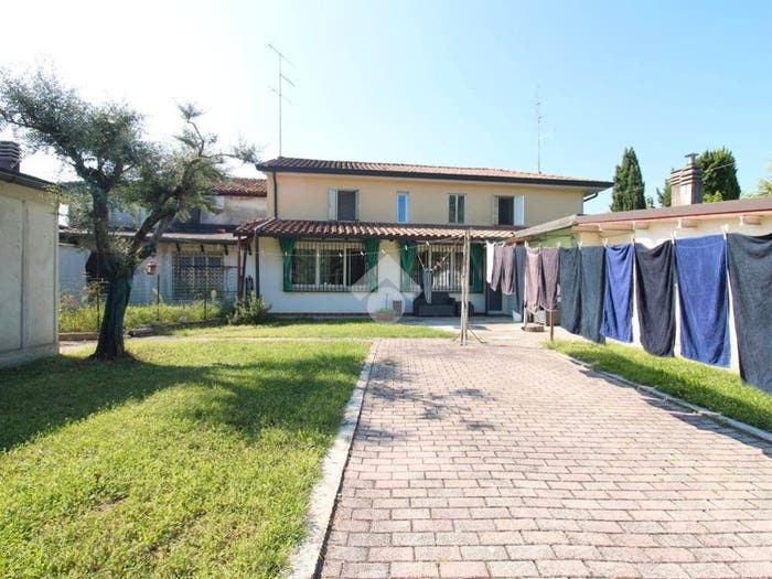 Casa con 6 locali in vendita in Via Comunale Postumia di Faè, Faé, Oderzo