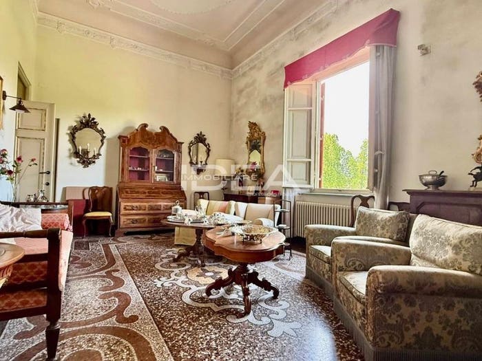 Appartamento con 6 locali in vendita in Viale Regina Margherita, San Concordio, Lucca
