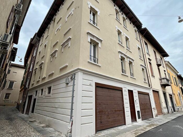 Appartamento quadrilocale in vendita in Via San Francesco d'Assisi, Loggia Garibaldi, Brescia