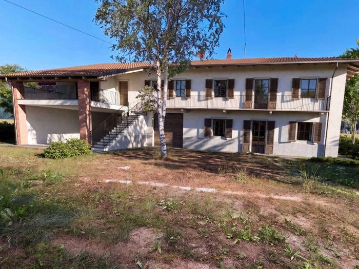 Casa con 6 locali in vendita in via Umberto I, Centro, Mombasiglio