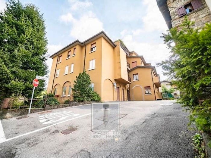 Appartamento bilocale in vendita in via piazza, Caprino, Caprino Bergamasco
