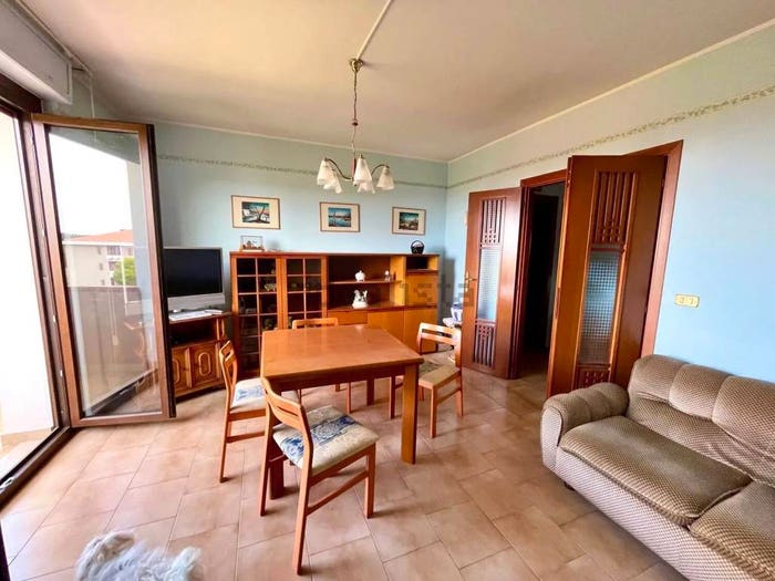 Appartamento quadrilocale in vendita in Viale Delle Mimose, Zona PEEP, Pineto