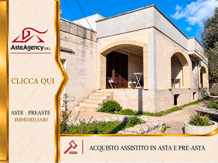 Appartamento con 6 locali in vendita in Via sp per cutrofiano, Corigliano d'Otranto