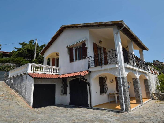 Casa con 6 locali in vendita in Piani Torrazza, Imperia