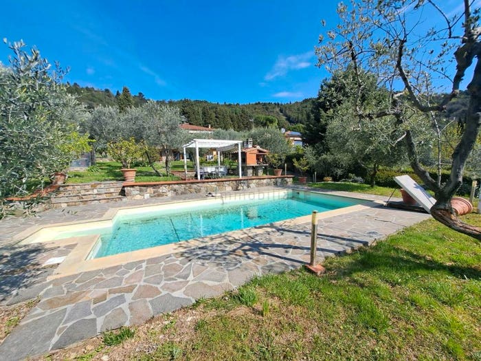 Casa con 6 locali in vendita in L'Apparita Monte Pilli, Bagno a Ripoli