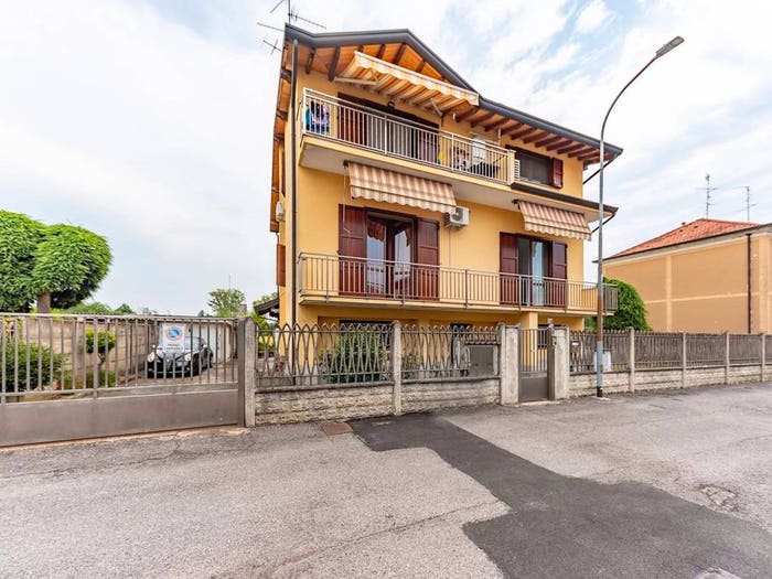 Casa quadrilocale in vendita in Via Monte Nevoso, Centro, Lainate