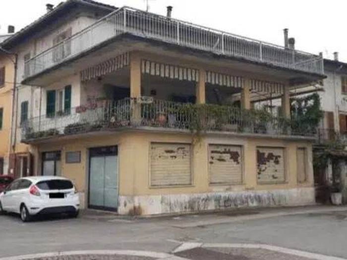 Appartamento con 6 locali in vendita in Via Vittorio Emanuele Ii, Rivalta Bormida