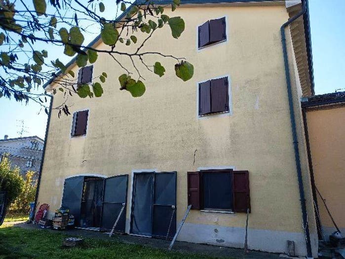 Casa quadrilocale in vendita in Via Ponte Pietra, Mirandola