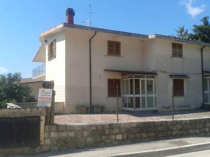 Casa con 6 locali in vendita in Via Benedetto Croce SNC, Celano