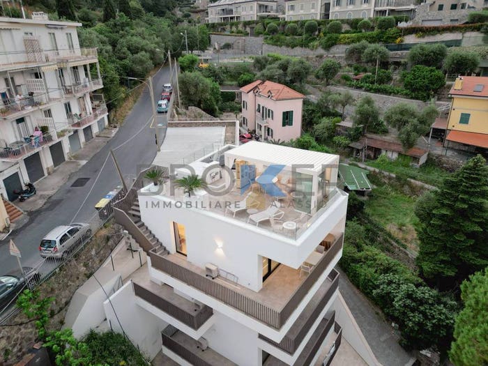 Casa quadrilocale in vendita in Via Luigi Borri, Fenarina Via Neghelli Collina di Ponente, Alassio