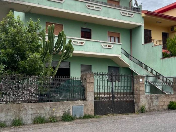 Casa con 6 locali in vendita in Vico Santu Domini, Centro, Arbus