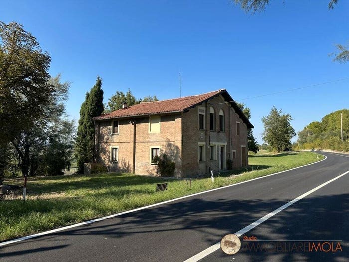 Appartamento trilocale in vendita in Via Pediano, Tre Monti, Imola