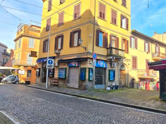Appartamento trilocale in vendita in Piazza San Barnaba, Centro, Marino