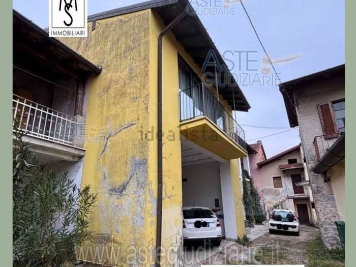Appartamento trilocale in vendita in Via Monte Pasubio, Sangiano