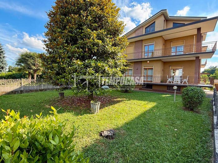 Casa con 6 locali in vendita in Via Foscolo Ugo, Rogoredo Valaperta Rimoldo, Casatenovo