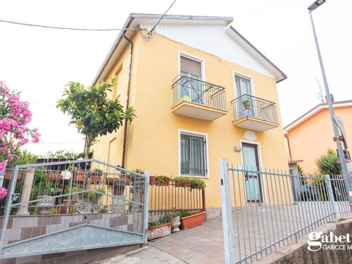 Casa con 5 locali in vendita in Via Rossini, Case Badioli, Gabicce Mare