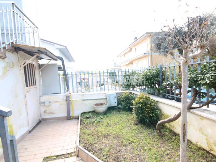 Appartamento con 5 locali in vendita in Via Giudice Elenio Alessandrini, Centro, Montappone