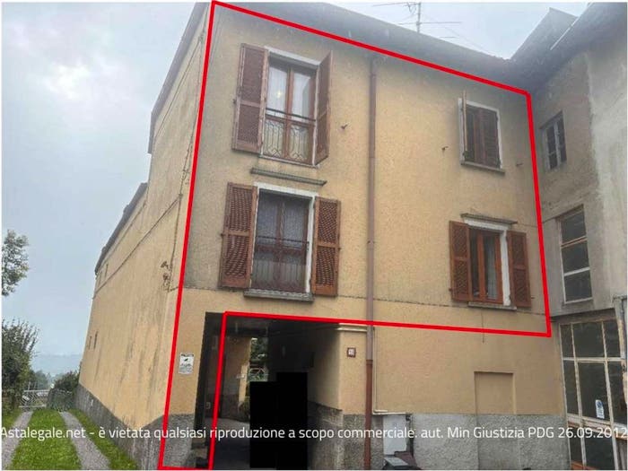 Appartamento trilocale in vendita in Via Manzoni, Albavilla