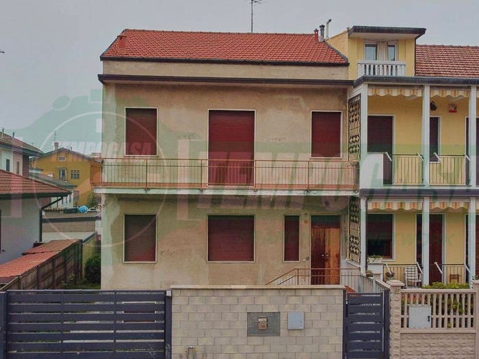 Casa quadrilocale in vendita in Via Edmondo De Amicis, Centro, Lainate
