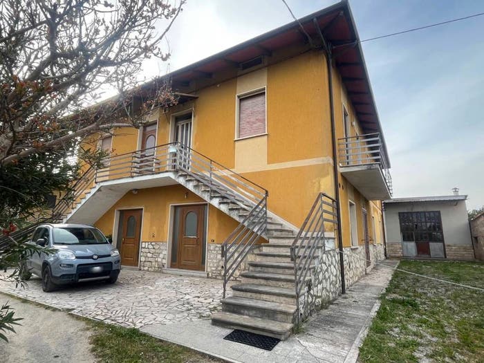 Casa con 6 locali in vendita in Case Sparse Cortona, Cortona