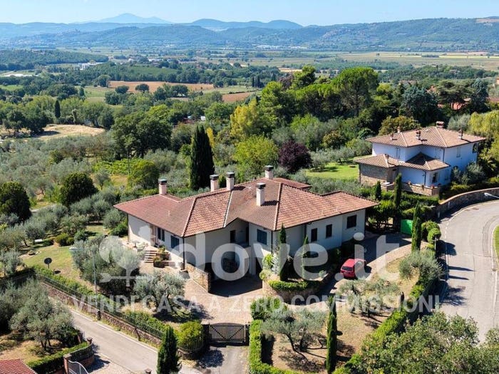 Casa con 6 locali in vendita in Via Sandro Pertini, Centro, Lucignano
