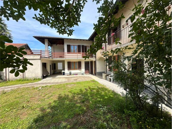 Casa con 6 locali in vendita in via Enrico Toti, Centro, Taino