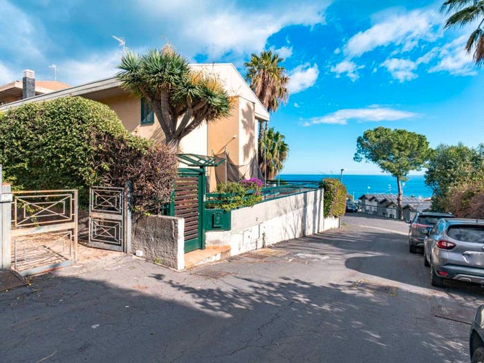 Appartamento con 6 locali in vendita in Via dello Jonio, Aci Trezza, Aci Castello