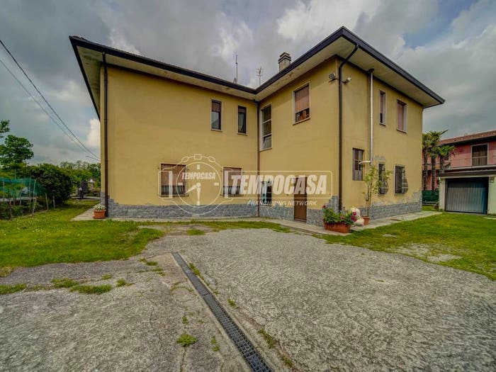 Appartamento bilocale in vendita in Via V Veneto, Centro, Biandronno