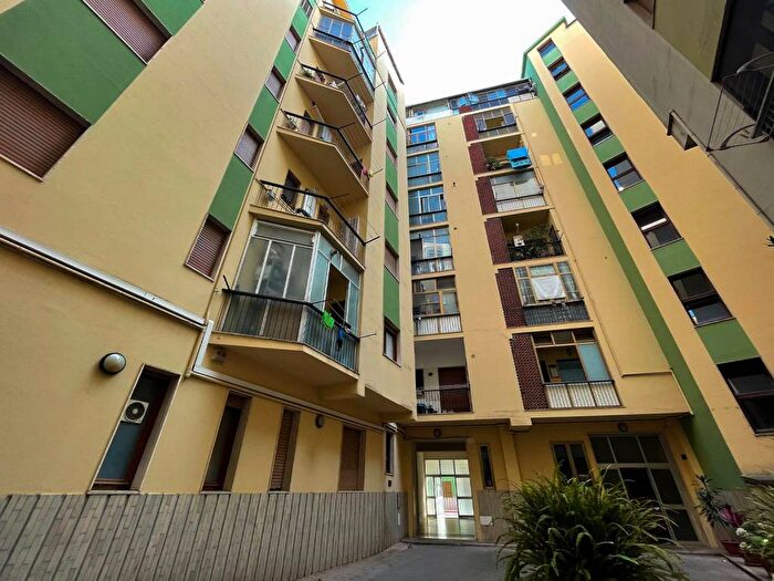 Appartamento con 5 locali in vendita in Via Settembre, Centro Storico, Catanzaro