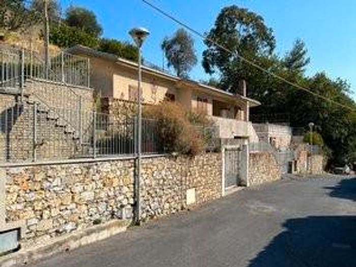 Casa con 6 locali in vendita in Via Mezzacqua, Marina Di Andora, Andora
