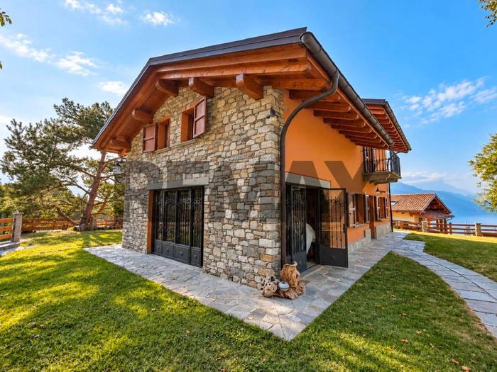 Casa quadrilocale in vendita in naro, Gravedona ed Uniti
