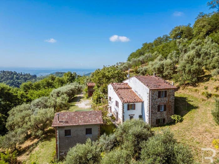 Casa con 6 locali in vendita in Via Confittori, Marliana