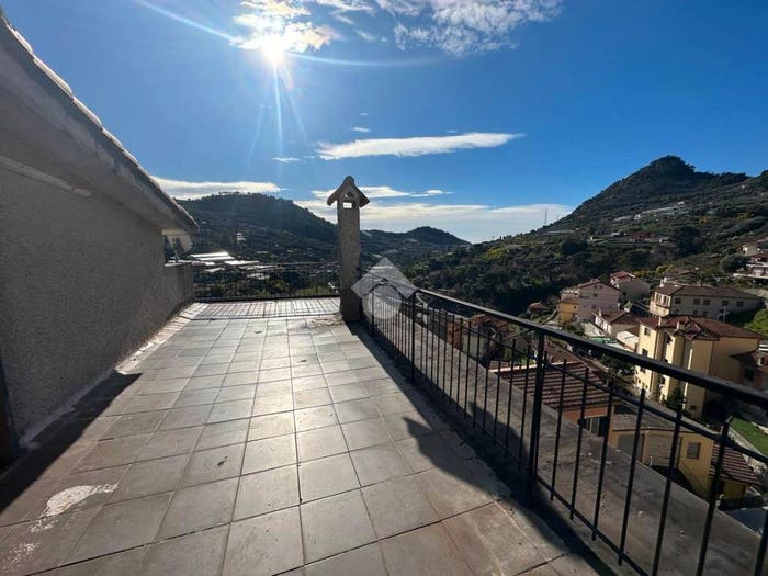 Appartamento quadrilocale in vendita in Via Poeta Biamonti, San Biagio della Cima