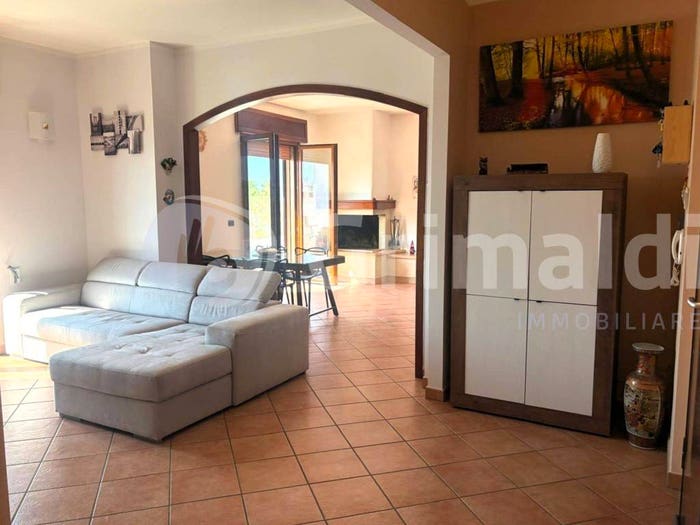 Appartamento con 5 locali in vendita in Via Don Carlo Gnocchi, Centro, Parabita