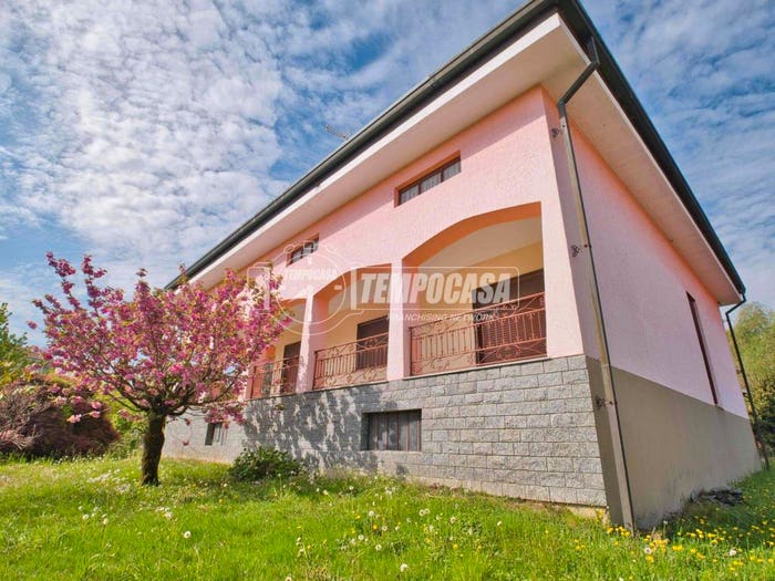 Casa con 5 locali in vendita in Via Novalle di Sotto, Lozzolo