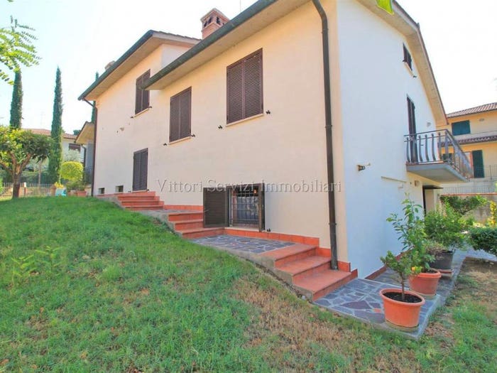 Casa con 6 locali in vendita in via Marche, Gracciano, Montepulciano