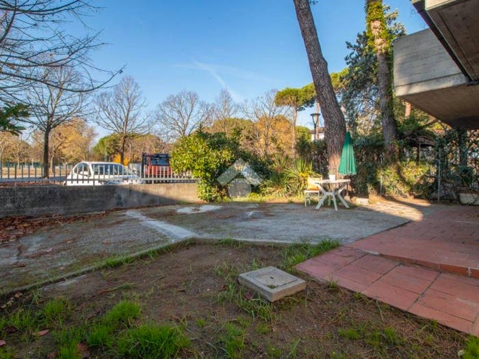 Casa quadrilocale in vendita in Viale Tritone, Pinarella, Cervia