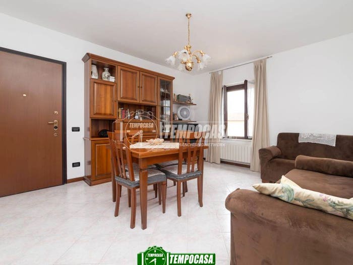 Appartamento trilocale in vendita in Via Vittorio Veneto, Bonate Sotto