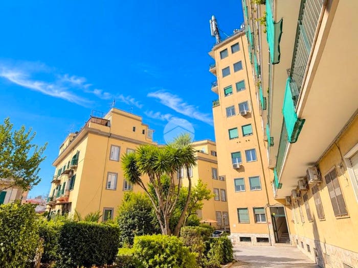 Appartamento trilocale in vendita in Via Arturo Rocco, Arenella, Napoli
