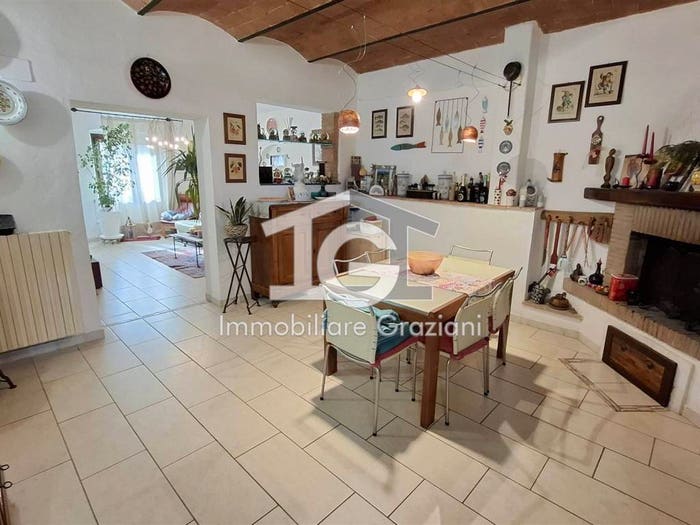 Casa con 6 locali in vendita in via valico a pisa, Collesalvetti