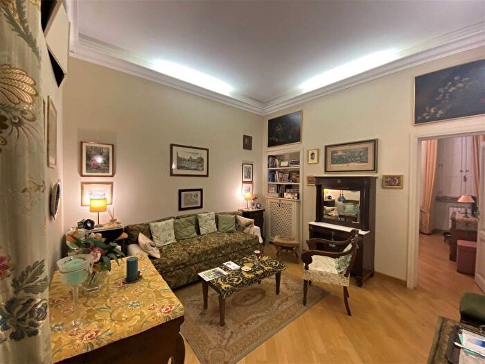 Appartamento trilocale in vendita in Via Vittoria, Spagna, Roma