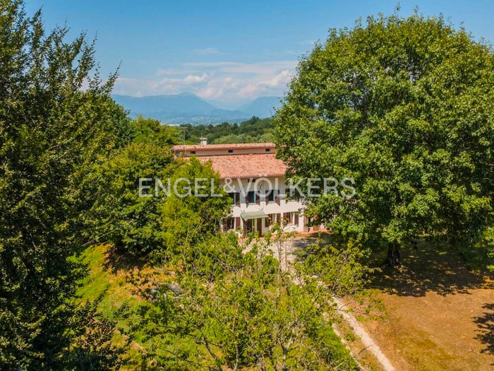 Casa con 6 locali in vendita in Via Antonio N Gorini, Giavera del Montello